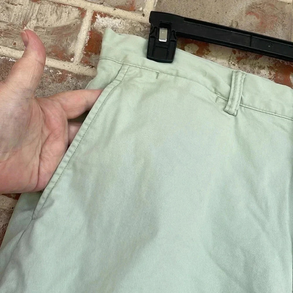 Polo Ralph Lauren Pastel Green Stretch Classic Fit Shorts - Picture 2 of 9